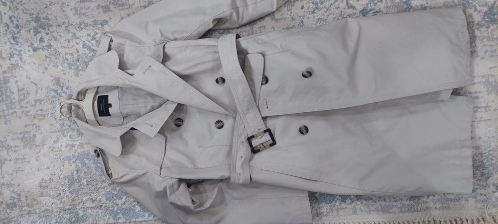 Продаётся  симпатичный плащ