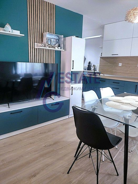 Двуетажна къща в централната част на с. Равда, обл. Бургас и само