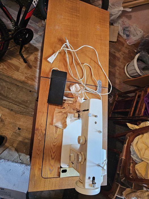 Продам швейную машину