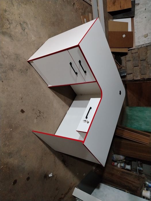 Кассовые столы на заказ для магазинов и аптек.