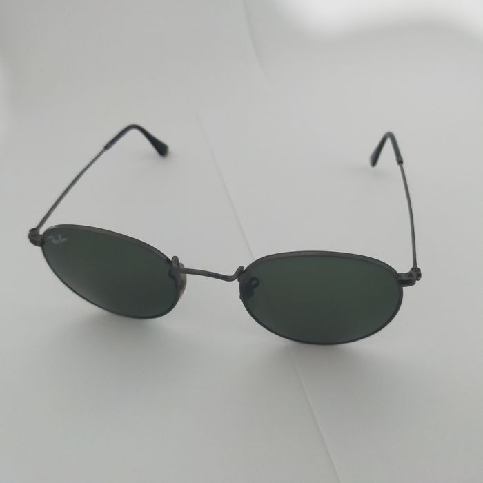 Ochelari de soare Ray•Ban.