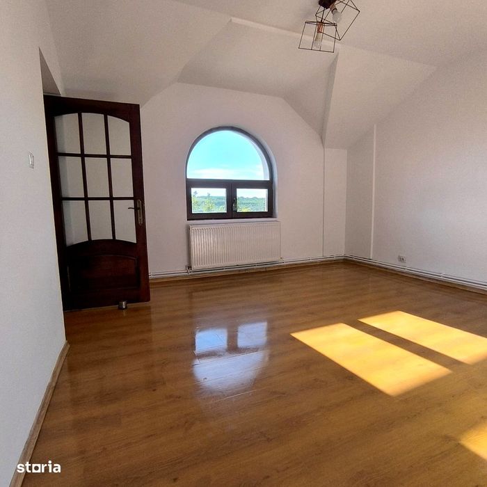 Vila 5 camere, teren 1070 mp, relizata in regie proprie