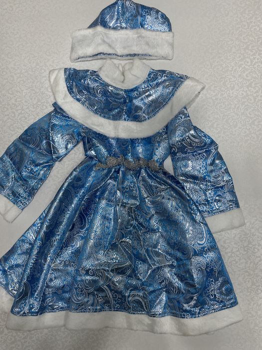 Продам платья для девочек. Новогодние костюмы.