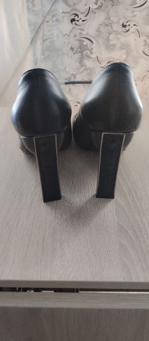 Туфли женские на каблуке