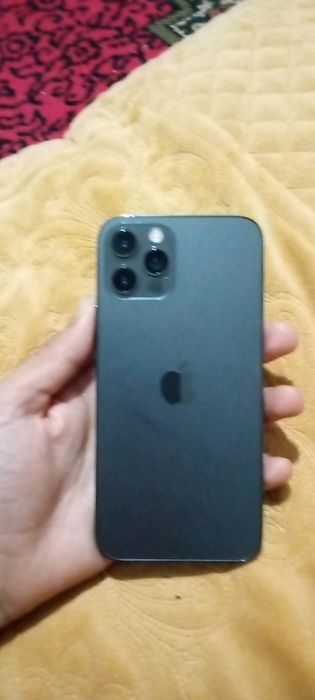 iPhone 12 pro холати зур