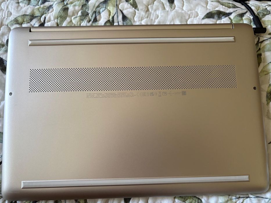 Laptop  hp 15s  cumpărat de nou