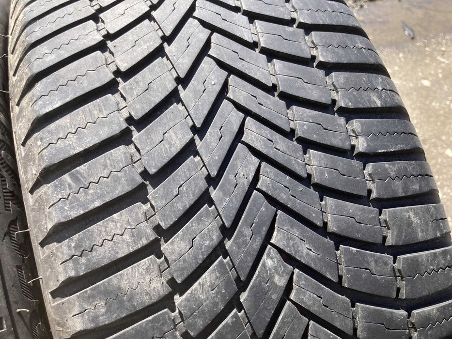 Всесезонни гуми 235 55 19 Bridgestone dot 20