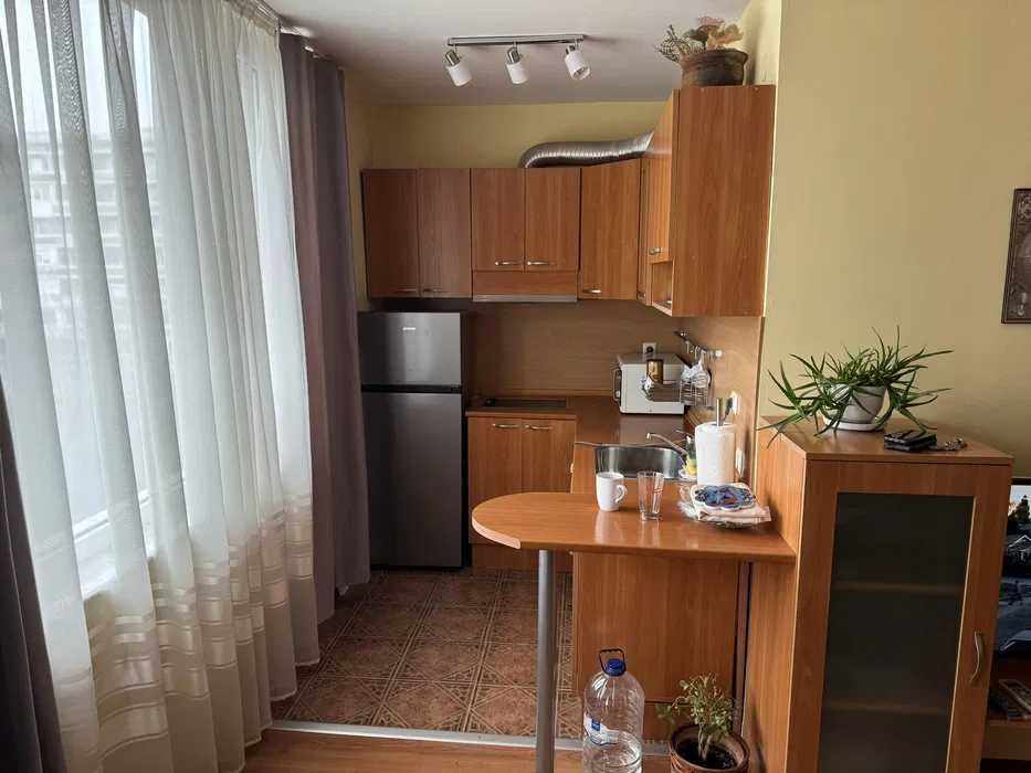 Дава се под наем Двустаен апартамент в Бургас, Славейков - 60 кв.м за 425 € - Снимка #1