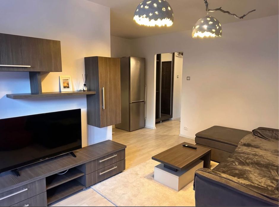 Inchiriez garsoniera zona Titan Auchan/Direct Proprietar