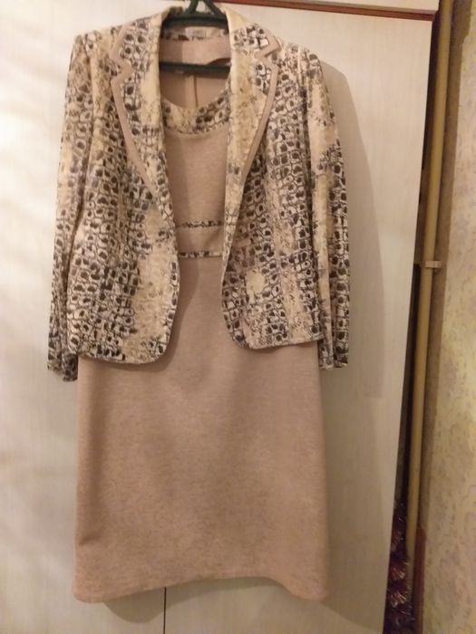 Продам платье костюм,,,красивое,,нарядное