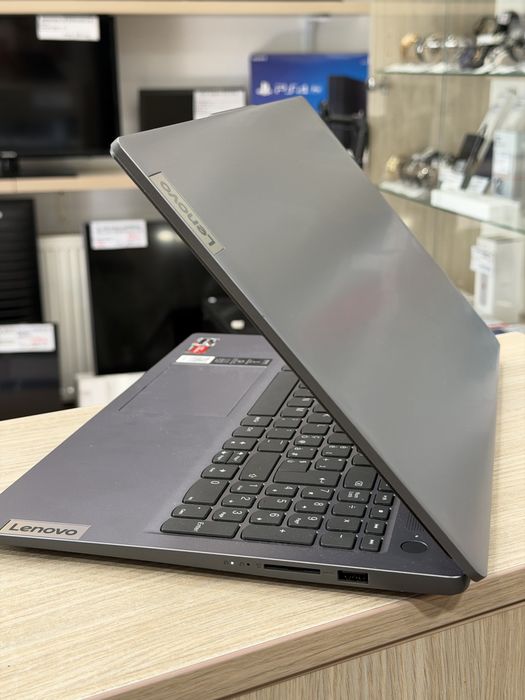 Laptop LENOVO IdeaPad 1 15" 15ALC7 - AMD Ryzen 5 5500 SSD 512GB/8gb Ram - Garantie !!!
