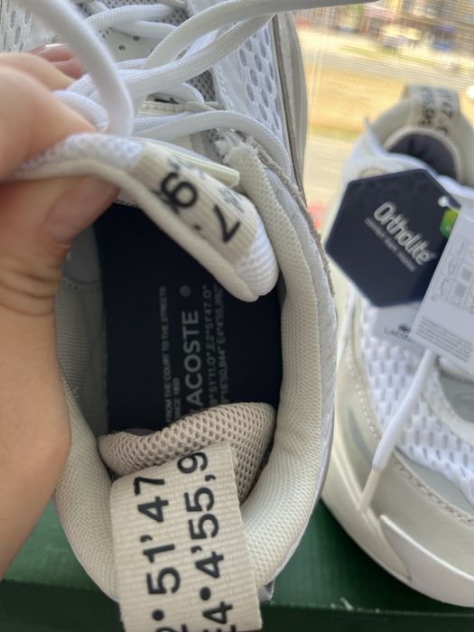 Продам кроссовки новые