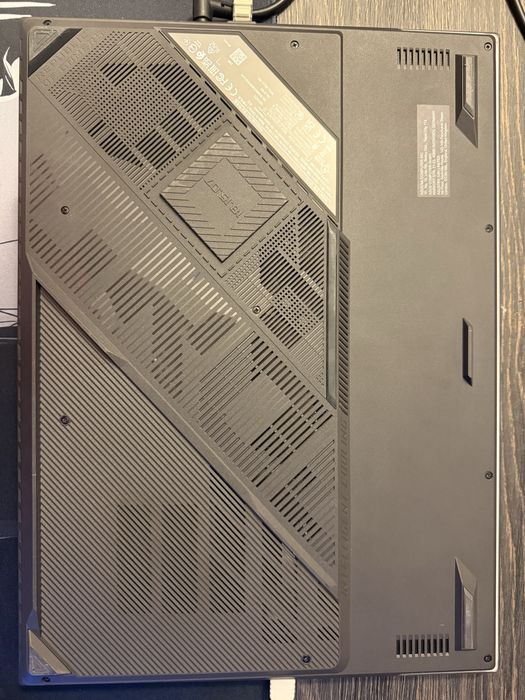 Laptop Gaming ASUS ROG G18 Rtx 4070  i7 13650hx  1TB 32Gb ram 2K 240hz