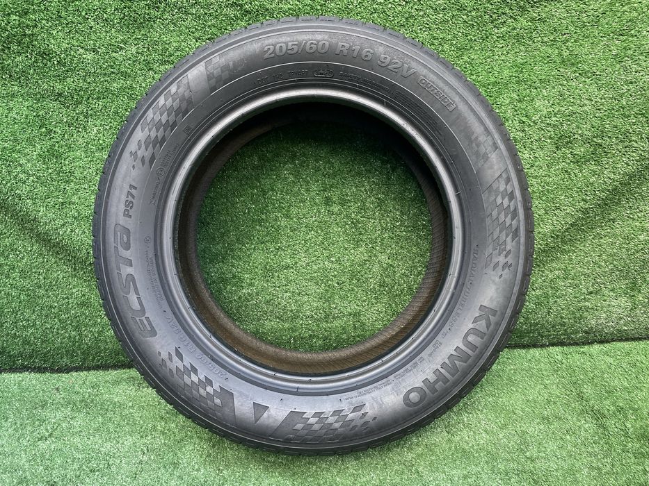 Set 4 anvelope vara Kumho Ecsta Ps71 205 60 R 16 92 V Dot 3620 Profil : 2 Bucati 5,34 , 2 bucati 4,6mm
