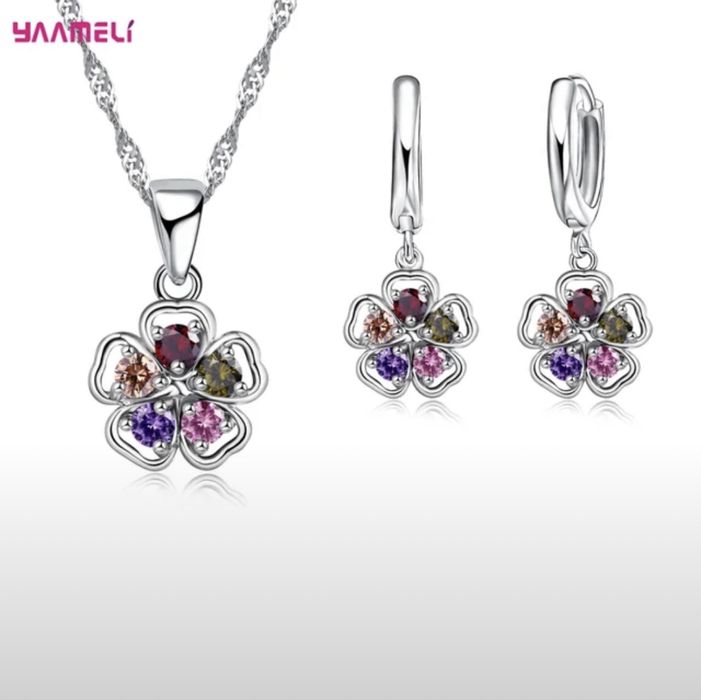 Комплекты продаётся .