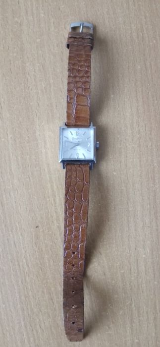 Часовници - руски, швейцарски.