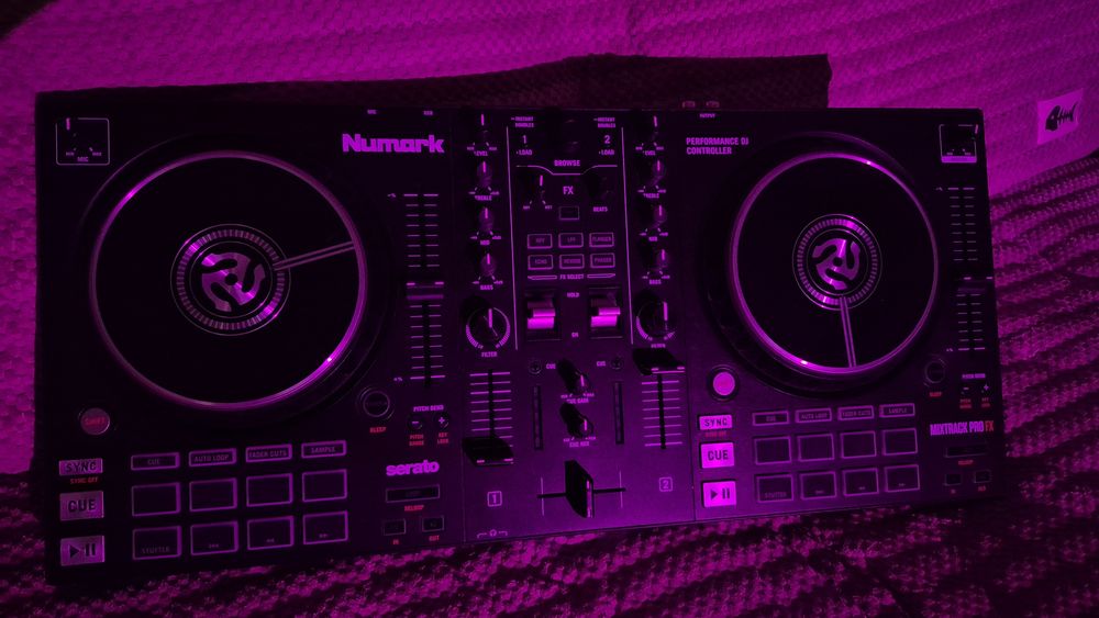 DJ контроллер Numark MIXTRACK

PRO FX