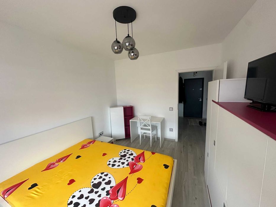 Apartament de vanzare - 3 camere  Zona Marul de Aur