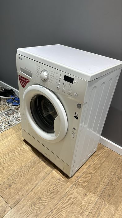 продам стиральную машину LG
