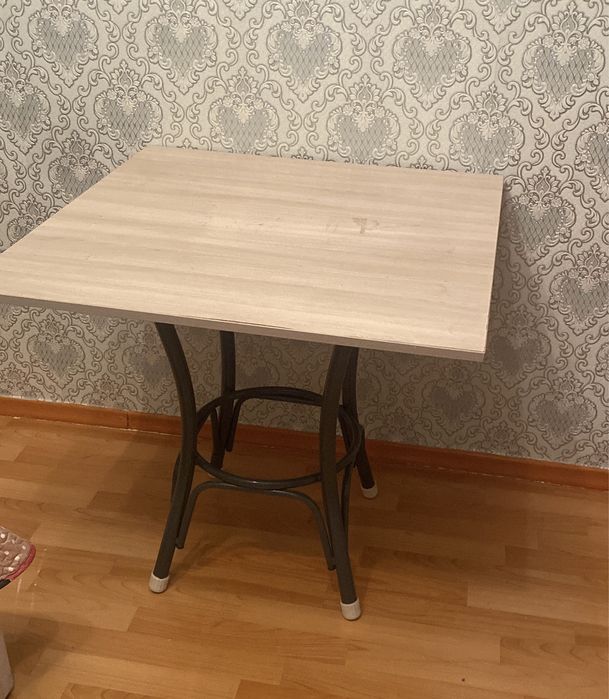 Стол для кухней ( кухонный стол)