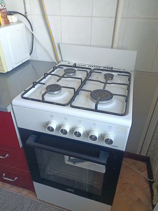 Продам газ плиту