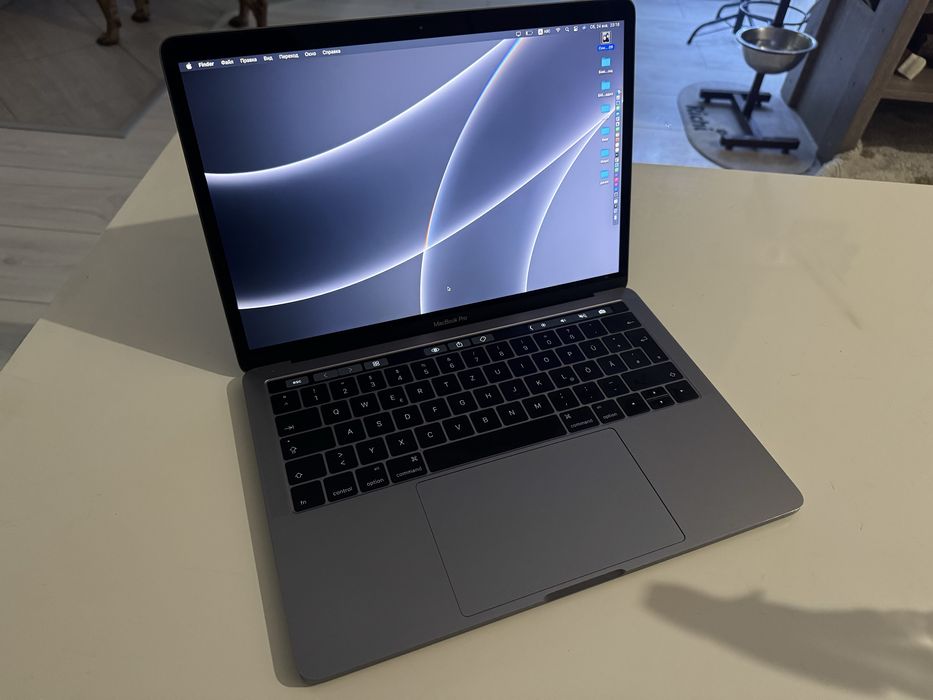 Macbook Pro 2016 i7 SSD 256gb 16GB RAM A1706 TouchBar TouchID