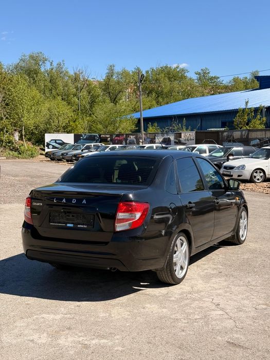 Ваз 2190 в хорошем состоянии.