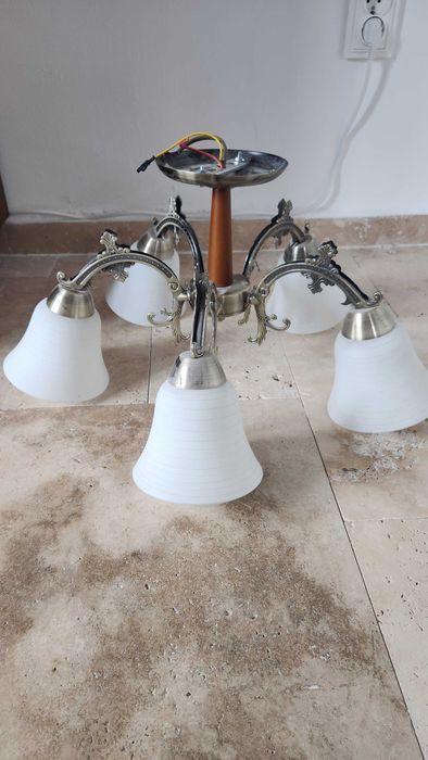 Vând lustră clasică model Anka-Klausen