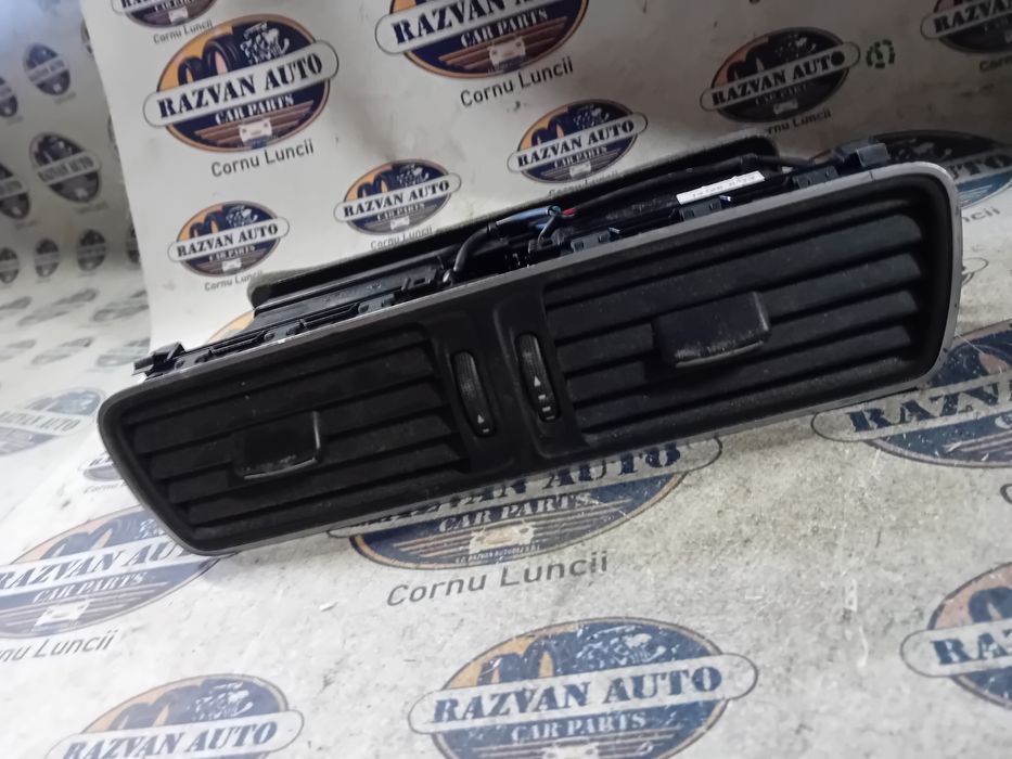 grila centrala fata volkswagen passat b7 2012