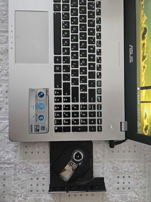 Ноутбук ASUS N56V