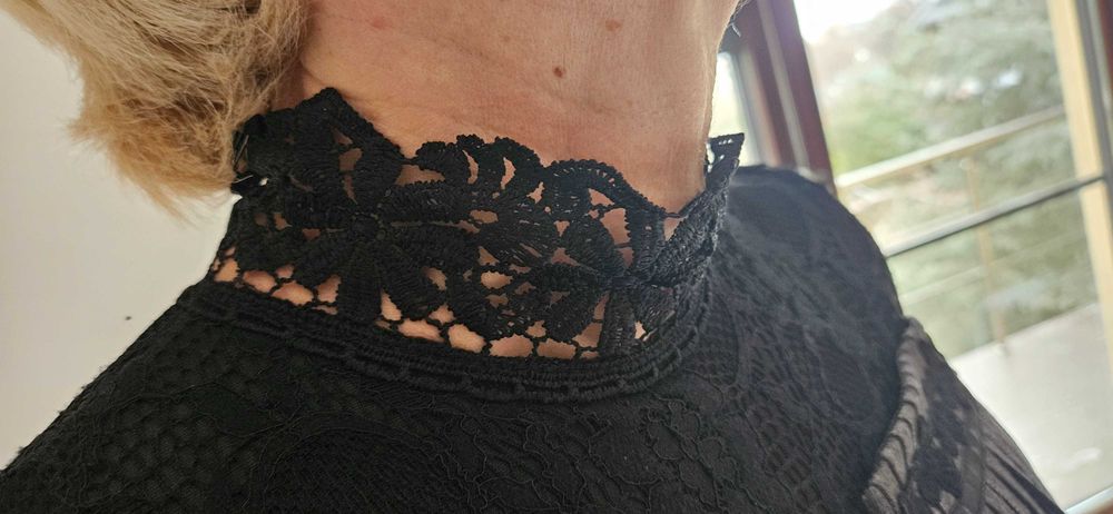 Rochie din dantelă, mărime M-L, nepurtată, nouă, fără etichetă.