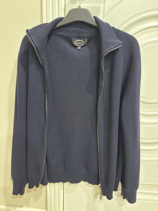 Кардиган Prada.