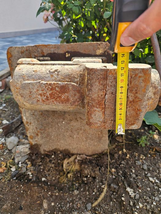 Menghina 120 mm cu banc de lucru și picior fixare.