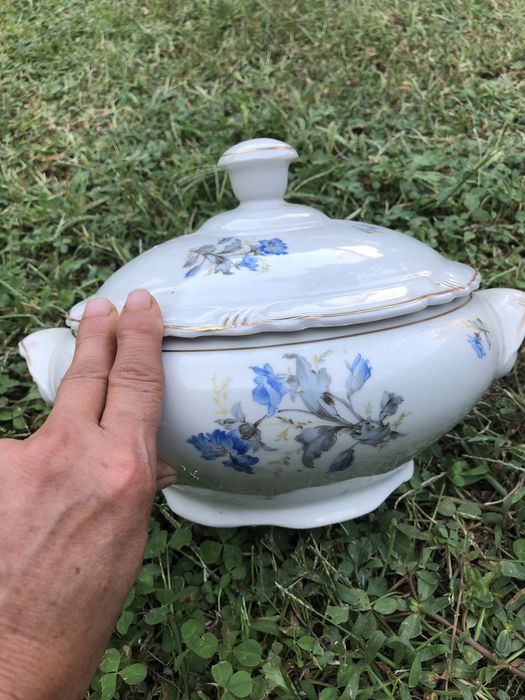 Порцеланов супник