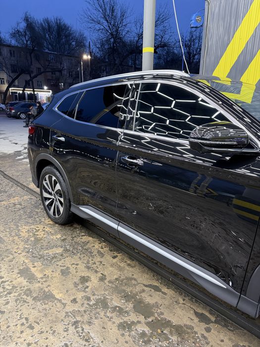 BYD Song Plus Champion qora EV 605km Toza