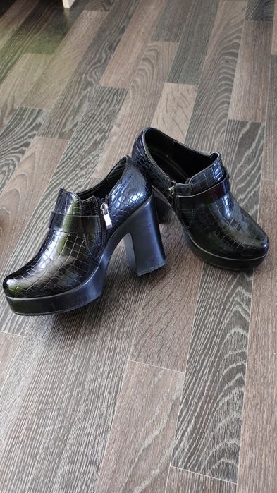 Полуботинки женские 37 размера