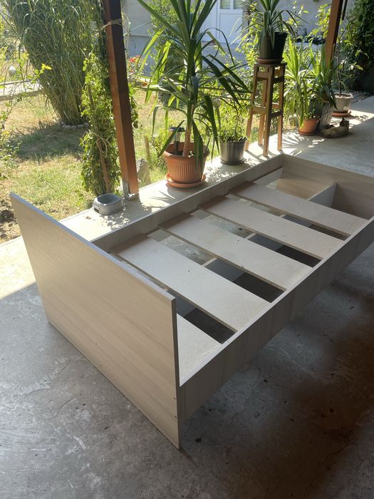 Paturi de o persoana.