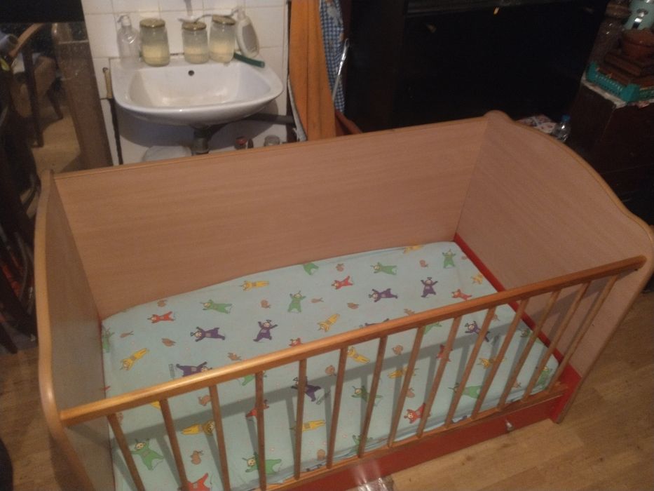 Детско Легло 145  см на 75 см 
Височина 85 см