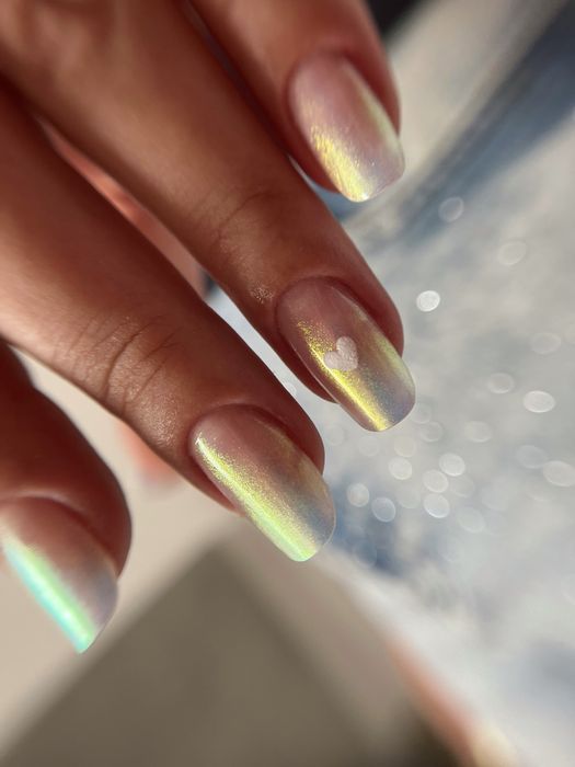• Unghii cu gel / Ojă semi-permanentă