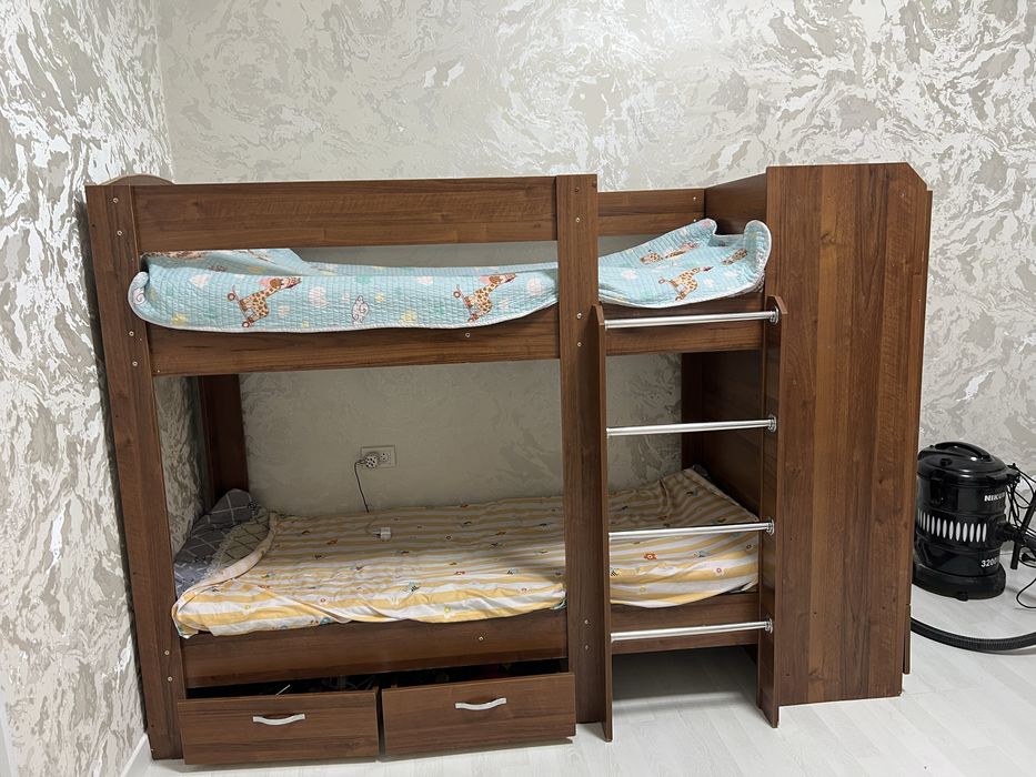 Bolalar 2 etajlik devani