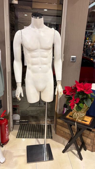 Продавам мъжки и дамски манекени.