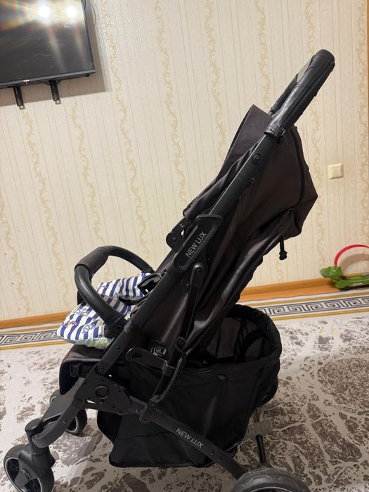 Срочно Продам прогулочную коляску