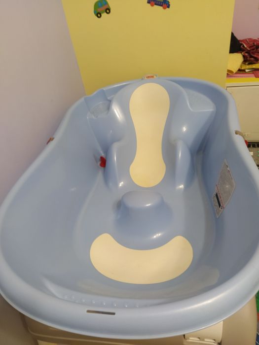 Ваничка със стойка и матраче за повиване