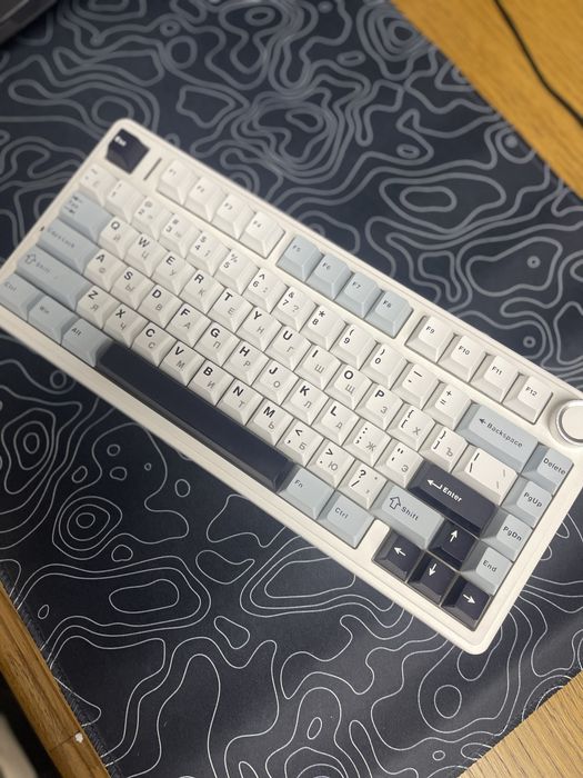 Продам клавиатуру Aula F75