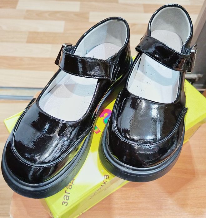 Продам обувь для девочки