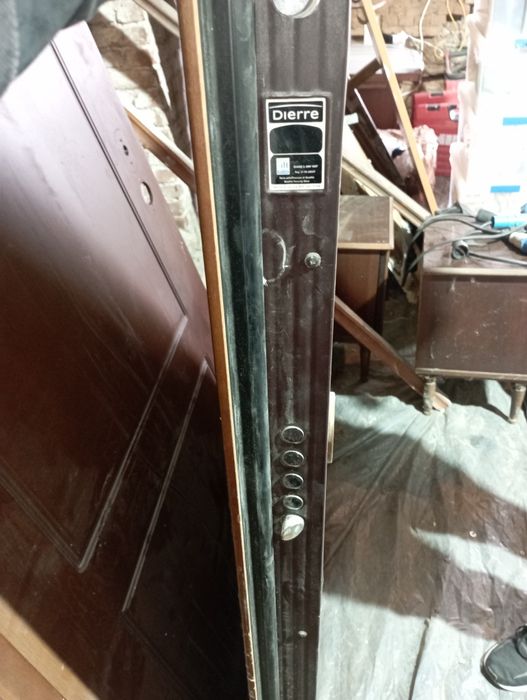 Двойна блиндирана врата