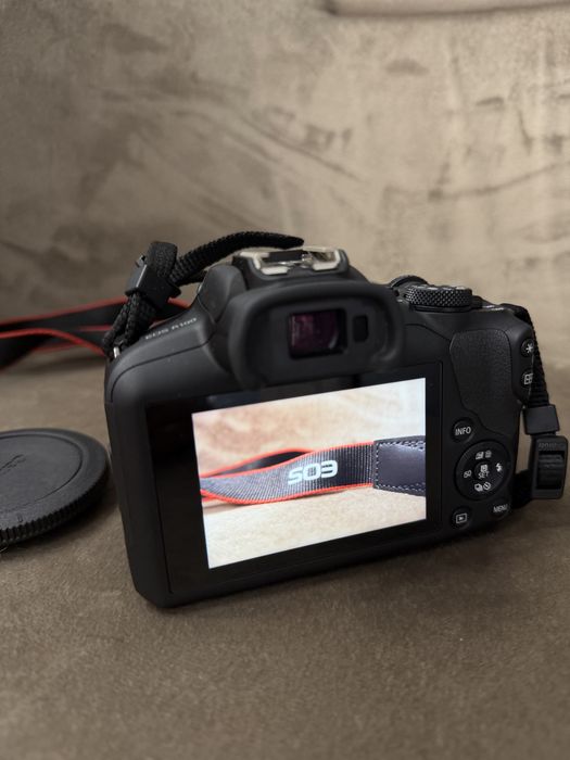 Безогледален Фотоапарт Canon EOS r-100+rf-s18-45