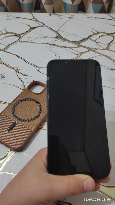 Продам iPhone 13