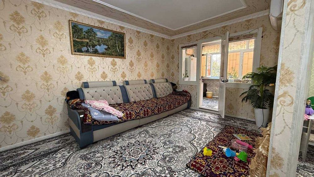 Фрунзиский Ситора кафеси 1 қаватда 2 хонали квартира сотилади.ID: 1787