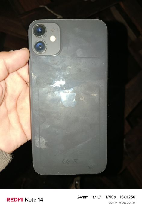 IPhone 11  идеал царапина нет